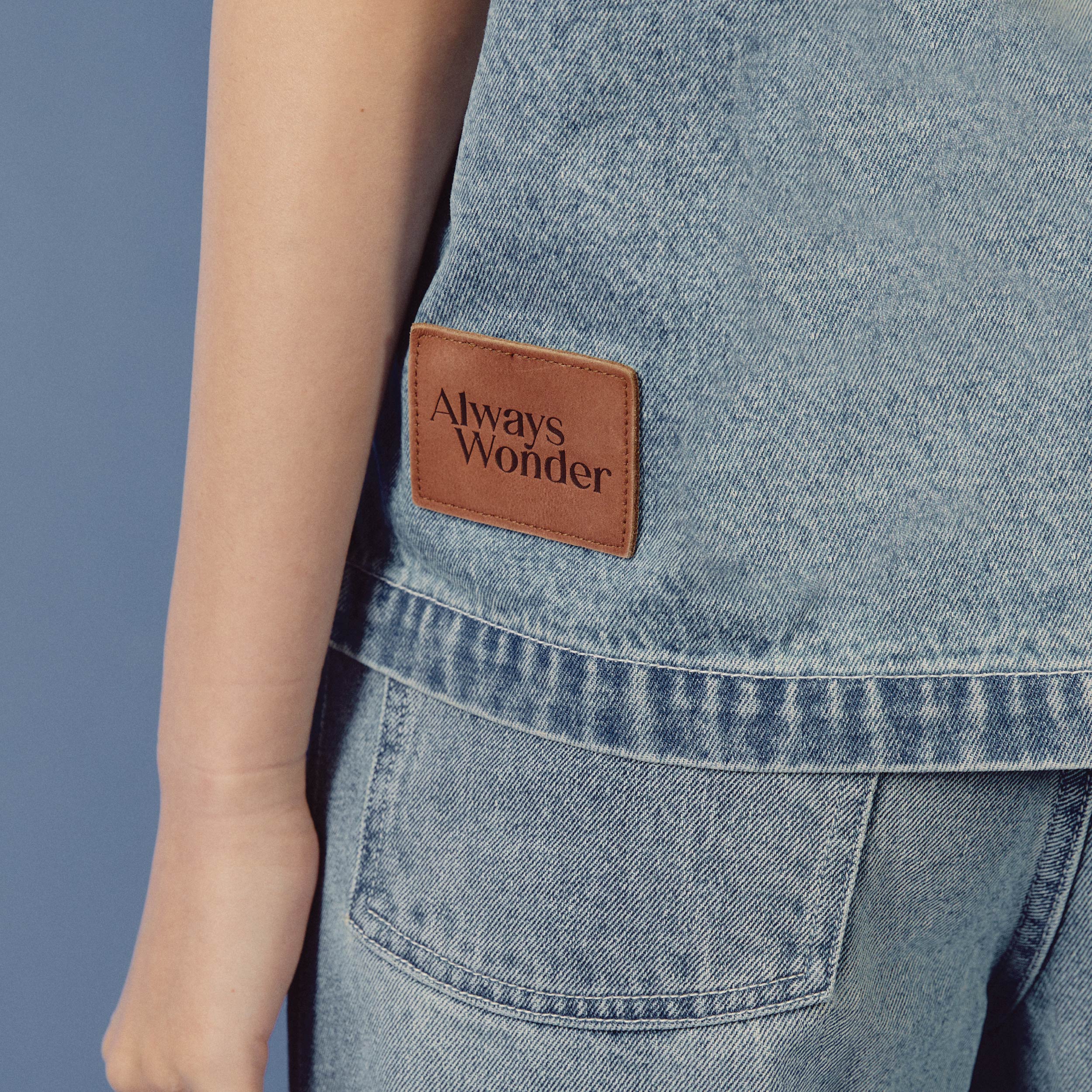 Ease Light-form Denim Shirt | Washed Sky Blue - Image 7