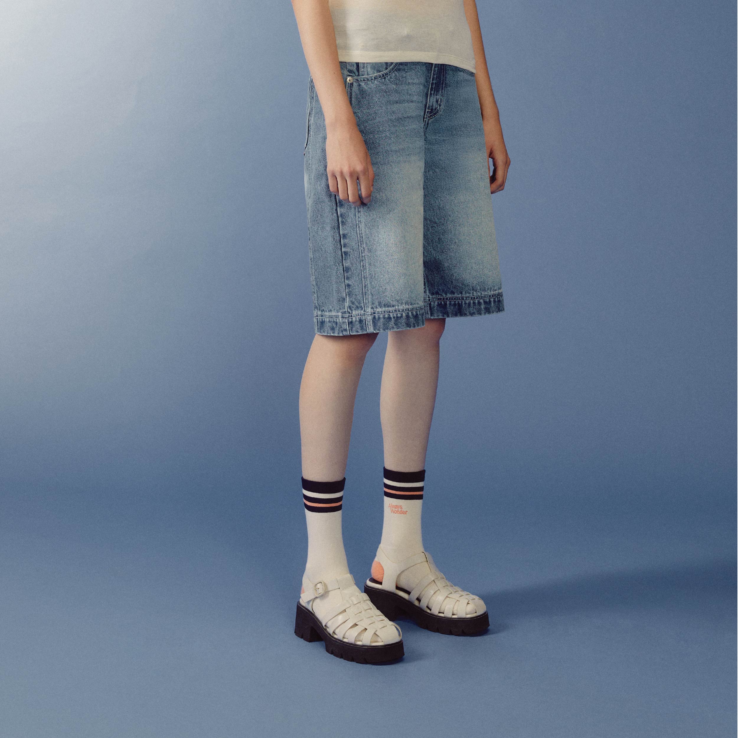 Ease Light-form Denim Shorts | Washed Sky Blue - Image 4