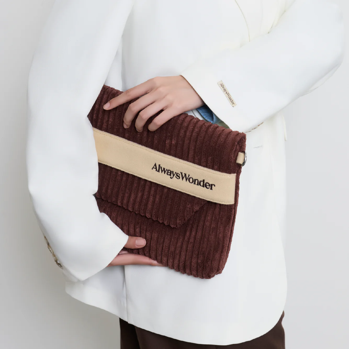 To-Go Corduroy Carrier | Espresso Brown - Image 4